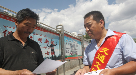 克拉玛依市百辆“爱心车”服务高考学生