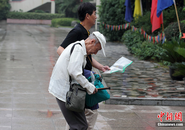 南京83岁老人为圆大学梦第12次参加高考