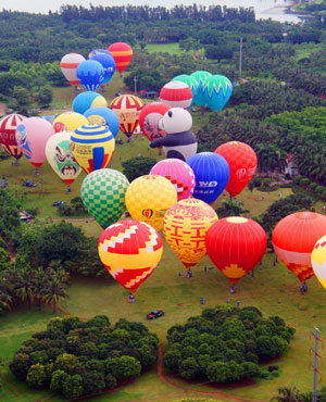 2012海口热气球节旅游婚庆节今日开幕