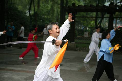 十余年寒暑不辍 蓉城高手义务教太极