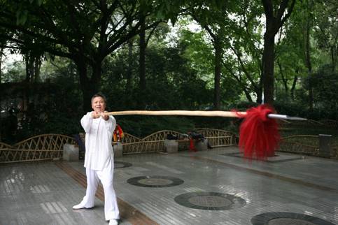 十余年寒暑不辍 蓉城高手义务教太极