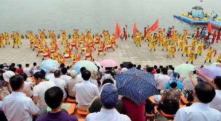 2012中国沂河文化体育旅游节暨首届中国帆板大奖赛在山东临沂盛大开幕