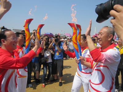 第三届亚洲沙滩运动会圣火在烟台传递