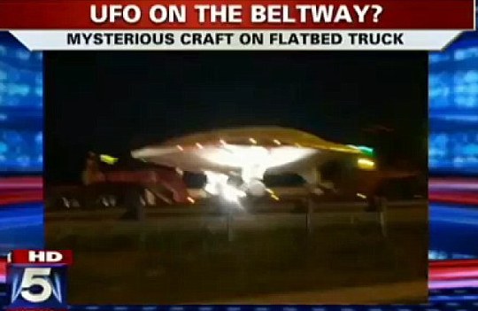 美高速公路现疑似UFO 被空军运走