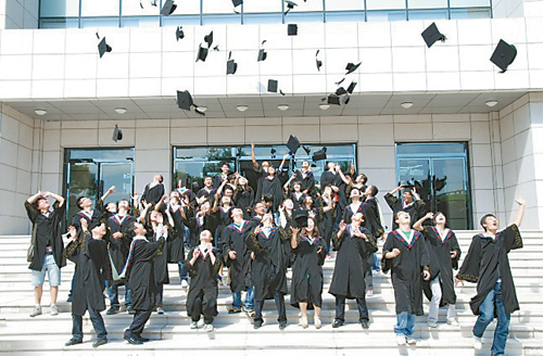石河子大学4864名毕业生获得学士学位 歌声告