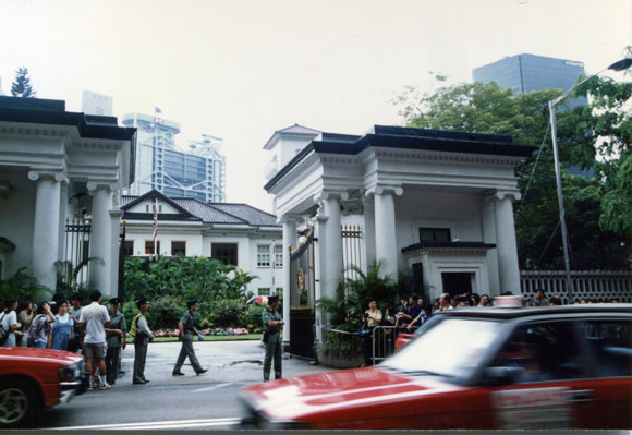 1997香港回归：载梦飞香江