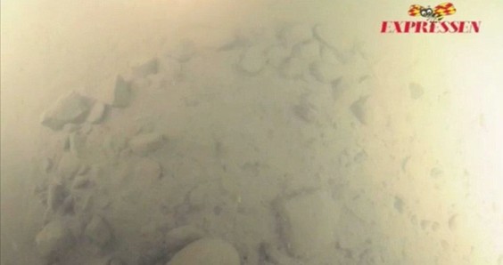 潜水员探测波罗的海海底“怪物”