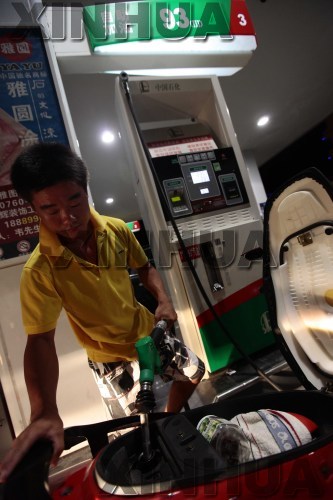 成品油价下调 海南93号汽油降至7.96元/升