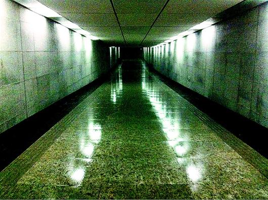 武汉最美大道呈怪景 6条地下通道5条常年渗水