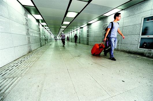 武汉最美大道呈怪景 6条地下通道5条常年渗水