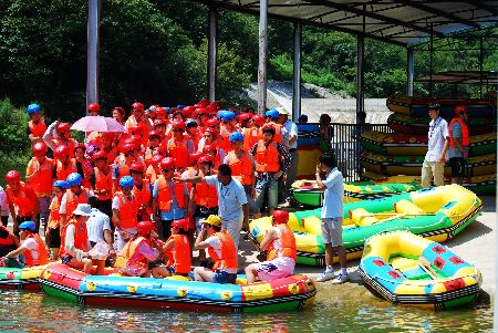 河南固始第二届长江河漂流节开幕（图）