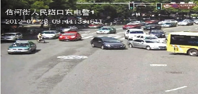 “奇迹姐”被卷入车底碾压拖行5米仅轻微擦伤(图)