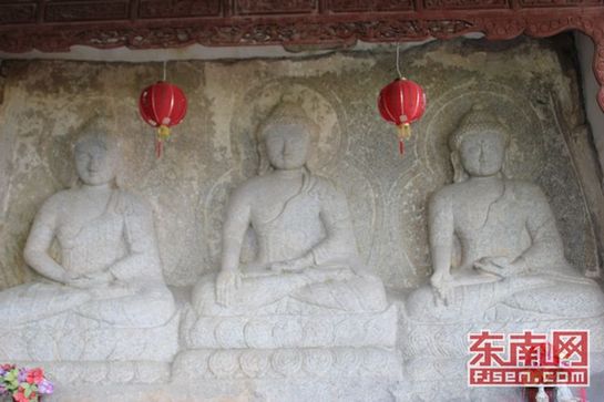 组图:东南网博友采风团游清源山 赏美景听传说