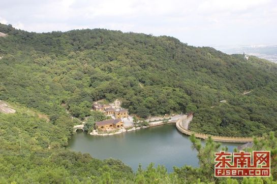 组图:东南网博友采风团游清源山 赏美景听传说