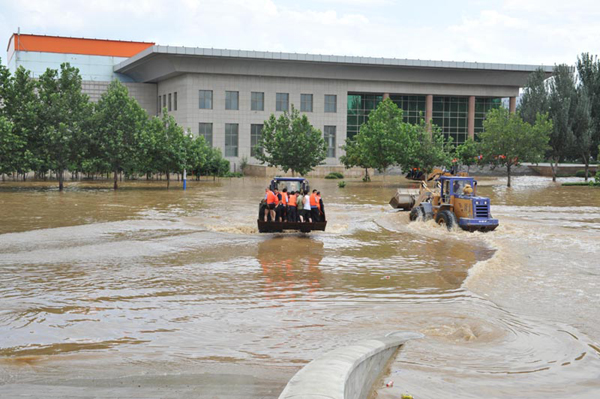 直击辽宁盖州突发洪水 6万受灾群众有序撤离