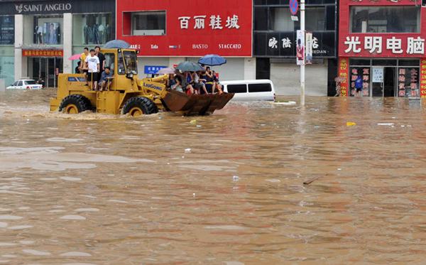 直击辽宁盖州突发洪水 6万受灾群众有序撤离