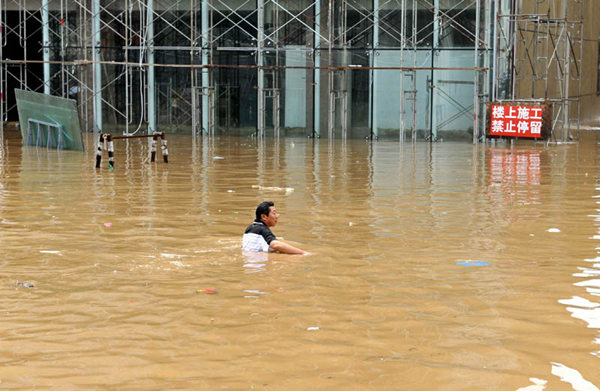 直击辽宁盖州突发洪水 6万受灾群众有序撤离