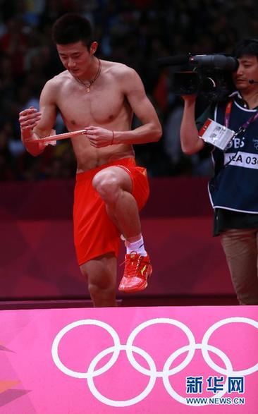 谌龙2:1击败韩国选手 拿下羽毛球男单铜牌