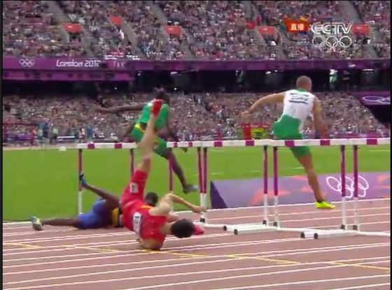 男子110米栏预赛 刘翔摔倒无缘晋级(图)