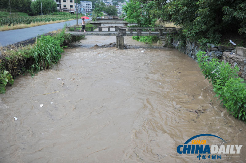 强台风“海葵”登陆 浙苏沪积极应对