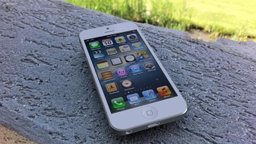 iPhone 5手持图曝光 采用大屏铝合金外壳（图）