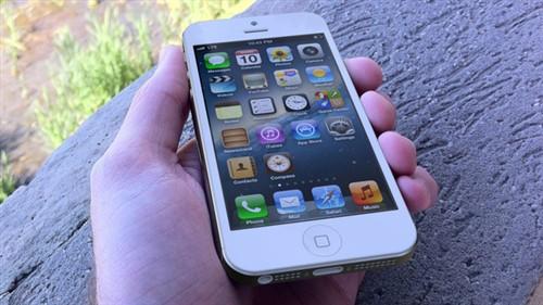iPhone 5手持图曝光 采用大屏铝合金外壳（图）