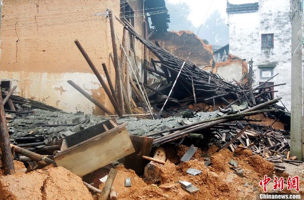 特大洪水袭击江西婺源 灾后一片狼藉