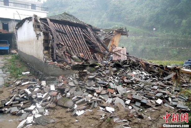 特大洪水袭击江西婺源 灾后一片狼藉