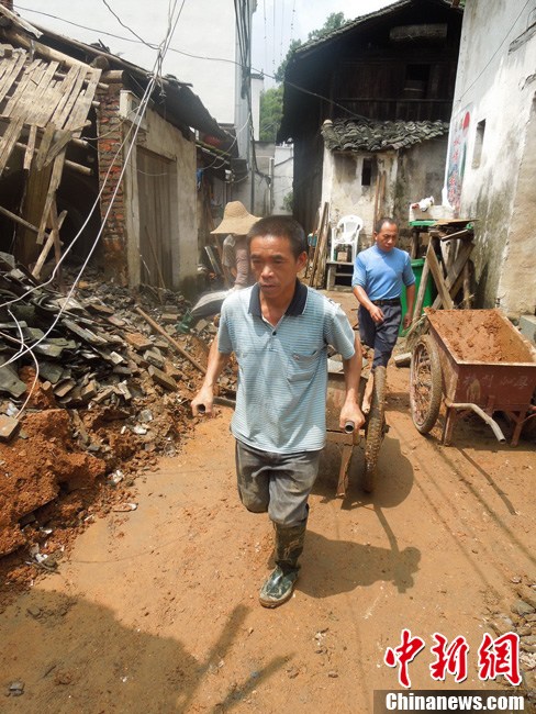 特大洪水袭击江西婺源 灾后一片狼藉