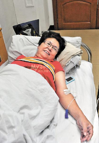 62岁大妈跳江救两名溺水男 年轻时曾横渡松花江