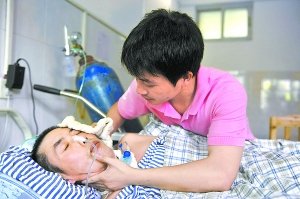 新二十四孝推行引思考别让我们白发的父母空等待