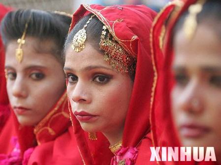 世界各国女人的奇异风俗