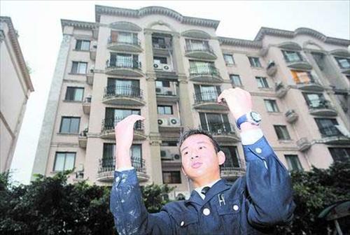 全球徒手接住坠落儿童的惊险瞬间