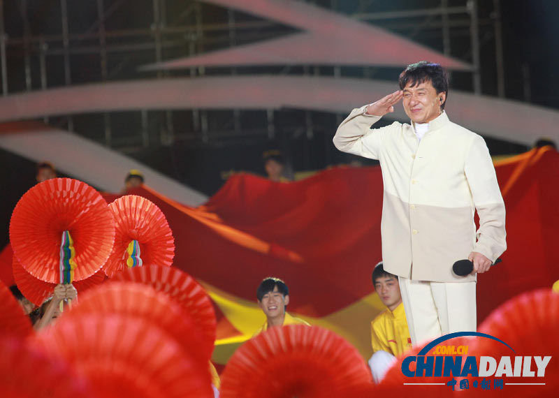 奥运冠军庆功夜文体明星交相辉映 切阳什姐现场放歌