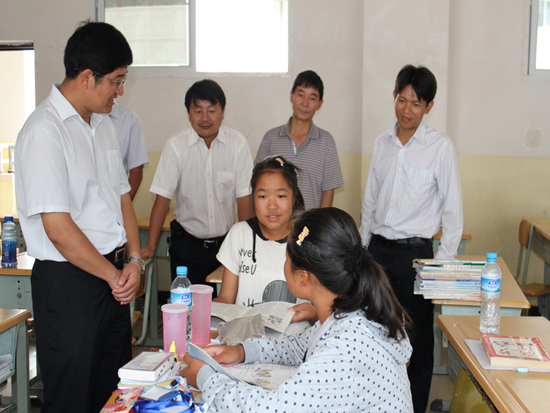 昆明东川区60余万重奖优秀教师