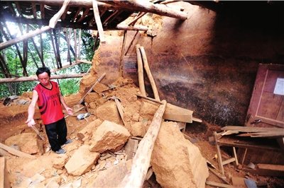 云南彝良山区贫困落后 儿童从未见过方便面（图）