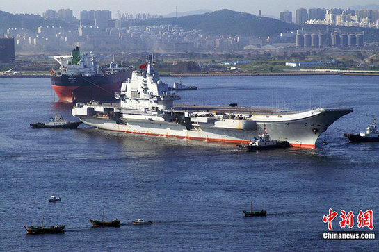 中国第一艘航母平台今日交付海军