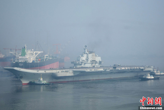 中国第一艘航母平台今日交付海军