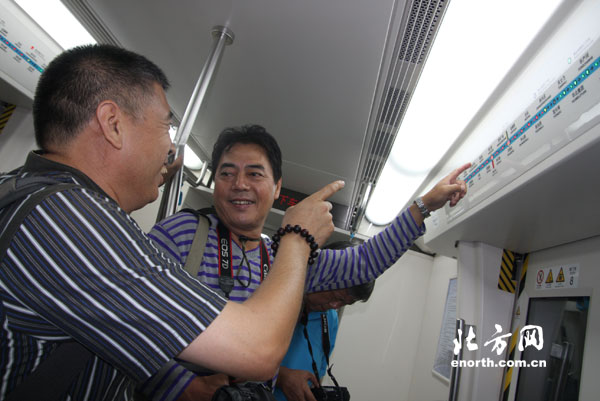 网友试乘地铁3号线 体验快捷与便利