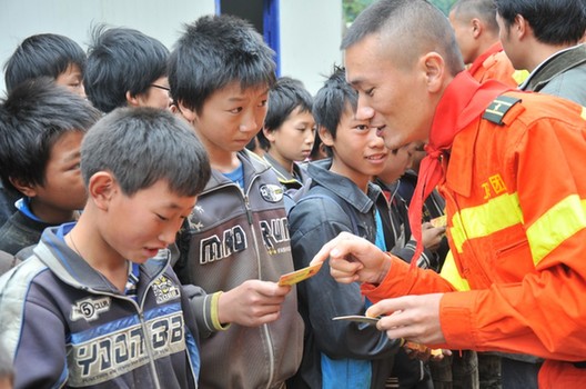 昭通震中第一所偏远山区小学恢复上课