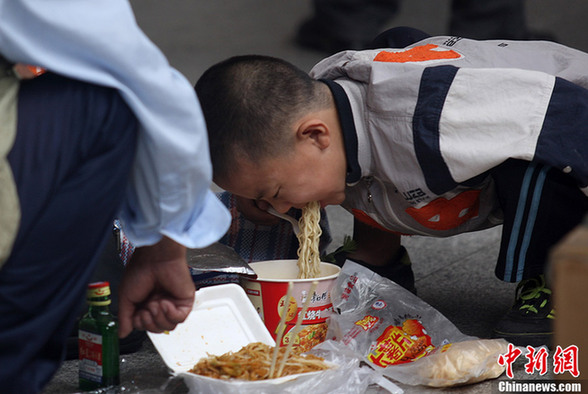黄金周长假今结束 多地迎返程客流高峰