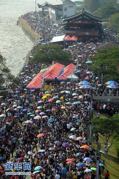 盘点“双节”各地“人海”景观[组图]