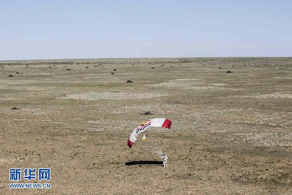 鲍姆加特纳3.6万米跳下超音速飞行世界第一人