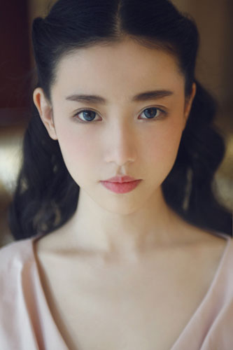 武汉女孩被誉国民第一美女 绝美写真秒杀女明星