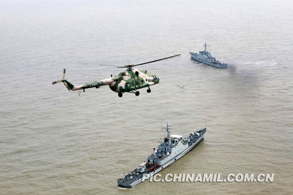 中国战舰疑遭不明潜艇侦查 反潜直升机紧急起飞