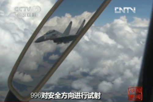 实拍：中国空军歼11战机对抗空战(组图)