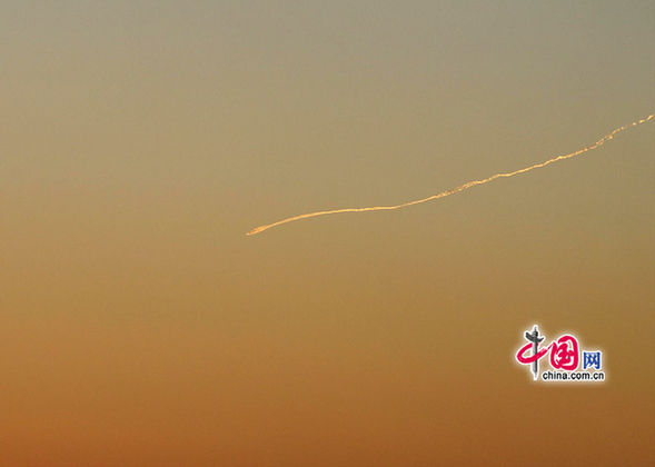 北京西南方向天空出现不明飞行物(高清组图)