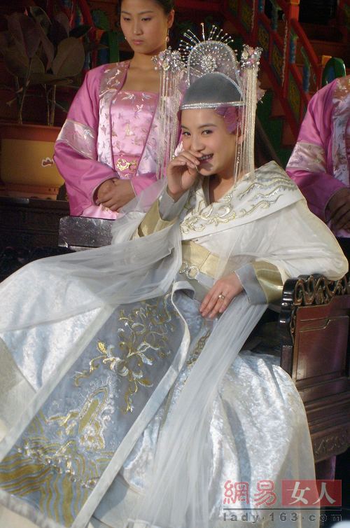 杨幂刘诗诗清纯吴君如雷人 古装美女大PK
