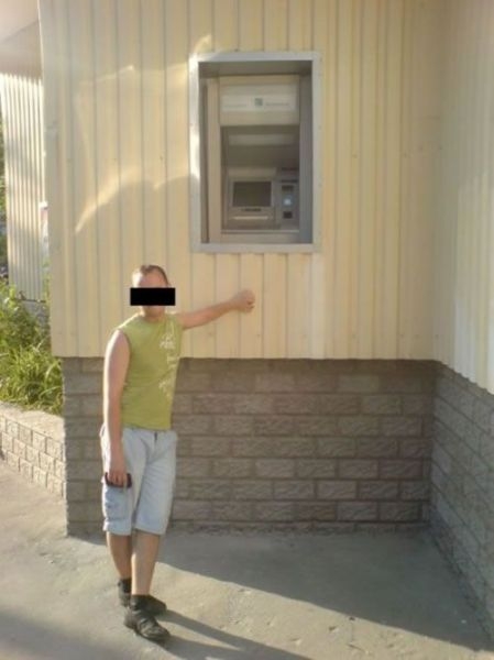 看看ATM机前的囧人囧事
