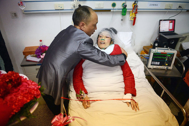 感人!男子纠结16天,与绝症女友完婚